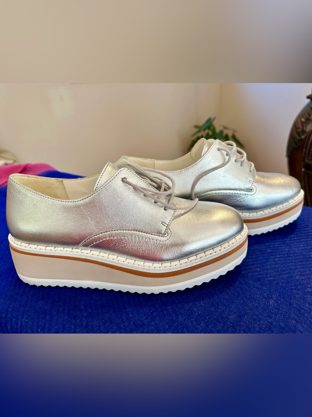 Matisse Silver Metallic Platform Oxford Lace-Up Shoes – Size 8.5!